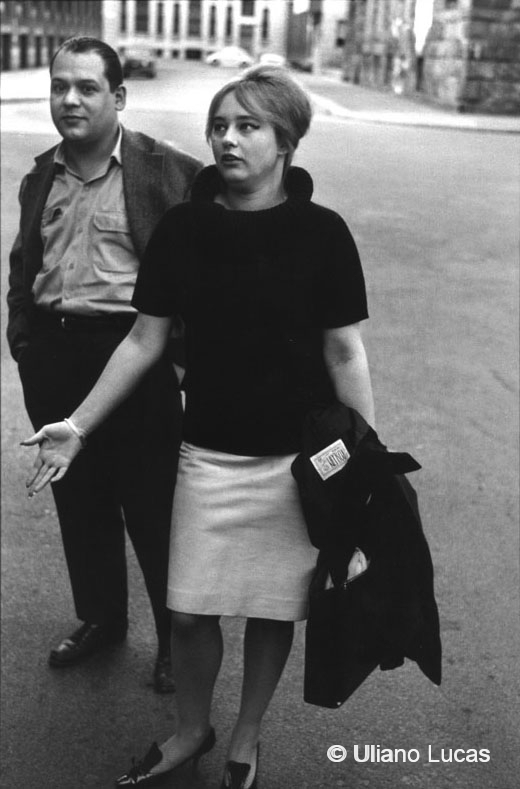 Il pittore Piero Manzoni insieme all'architetto Nanda Vigo, Milano, 1962 c.