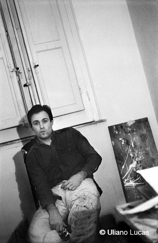 L'artista Mario Schifano nel suo studio di via Ripetta, Roma, 1962 c.