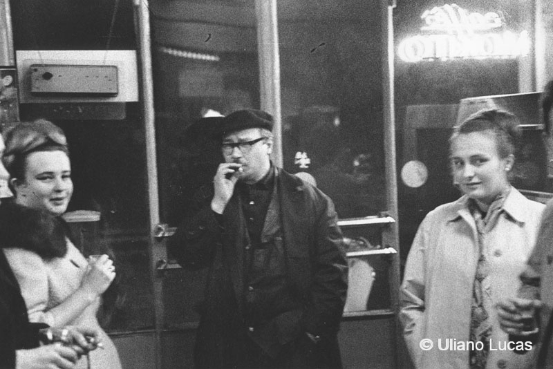 Nanda Vigo, Otto Piene e Carlotta Lomazzi al bar Genis, Milano, 1963 c.