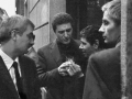 L'illustratore Millo Chiusa e i pittori Agostino Ferrari, Arturo Vermi e Enrico Castellani sull'uscio del bar Giamaica, Milano, 1962 c.