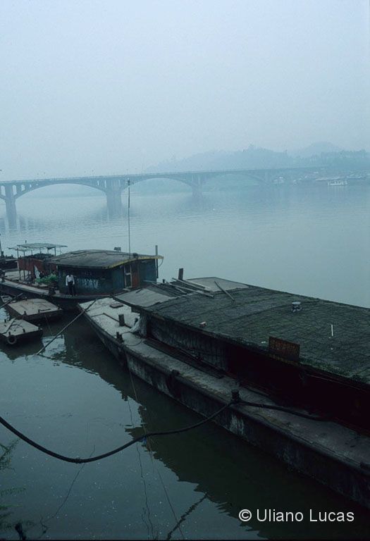 Sul fiume Min a Leshan, Sichuan - Cina, 1999