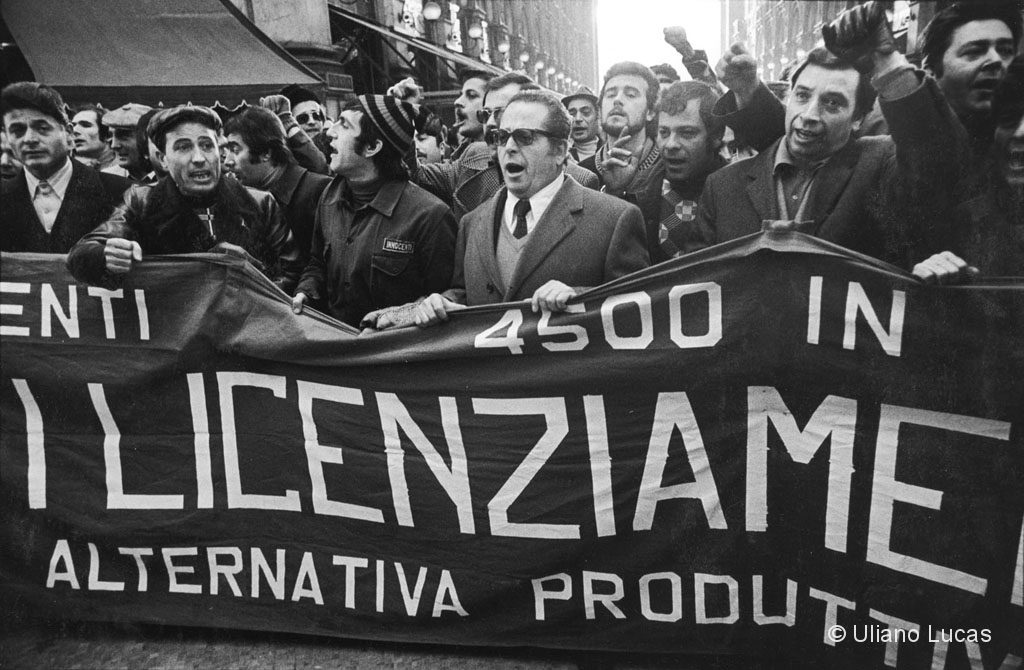 Manifestazione degli operai della Leyland Innocenti in galleria Vittorio Emanuele, Milano, 2 febbraio 1976