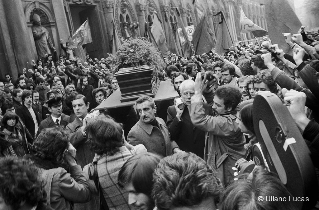 I funerali di Turi Toscano, leader del movimento studentesco, all'università Statale, Milano, marzo 1976