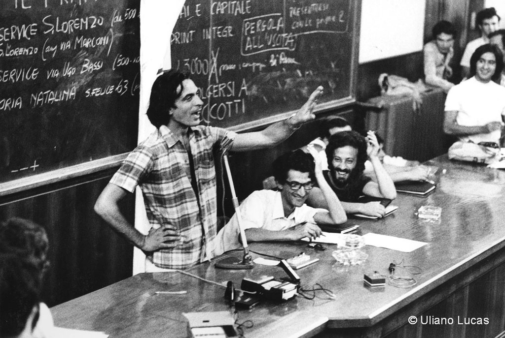 Giairo Daghini parla al convegno di Potere Operaio (alla sua sinistra Toni Negri e Bruno Crimi) all'uinversità di Bologna, 1970