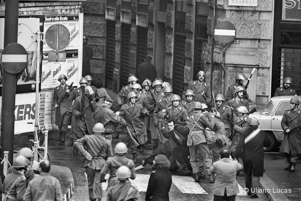 Incidenti in Largo Cairoli durante una manifestazione della sinistra extraparlamentare, Milano, 11 marzo 1972