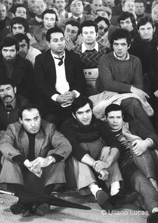 Assemblea degli operai della Leyland Innocenti nella fabbrica di Lambrate occupata, Milano, 1 dicembre 1975