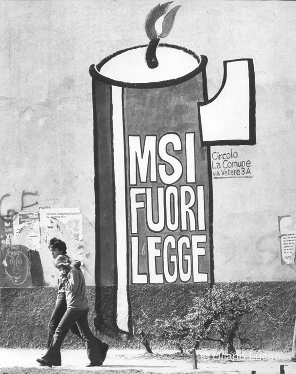 Murales in piazza Vetra, Milano, marzo 1975