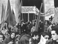 Manifestazione davanti al palazzo di giustizia per la liberazione degli anarchici, Milano, 1969(Si riconoscono il musicista Fabio Treves e il regista Marco Tullio Giordana)