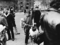 Il saluto ai funerali di Roberto Franceschi, studente dell'università Bocconi ucciso da una pallottola della polizia durante una manifestazione, Milano, 3 febbraio 1973