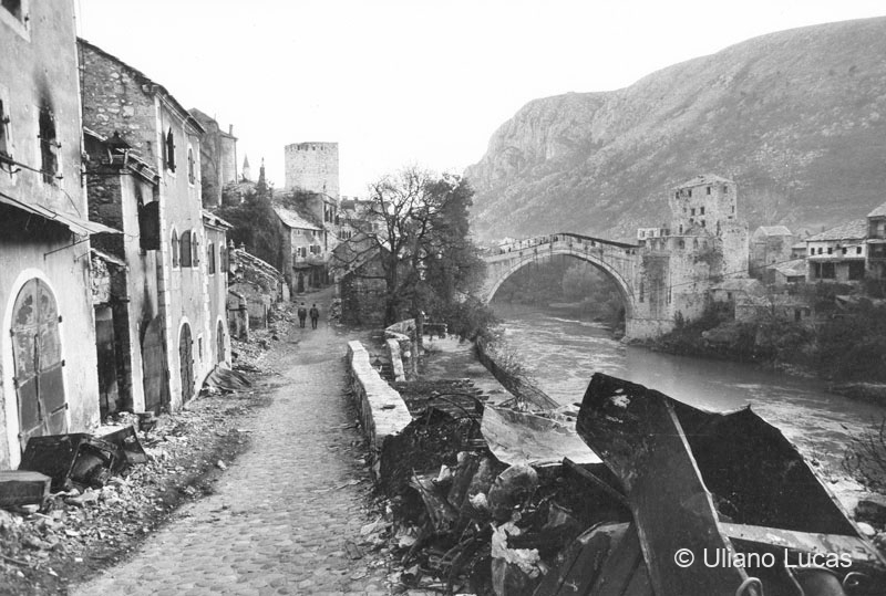 Il ponte della città turca, Mostar (Bosnia-Erzegovina), dicembre 1992