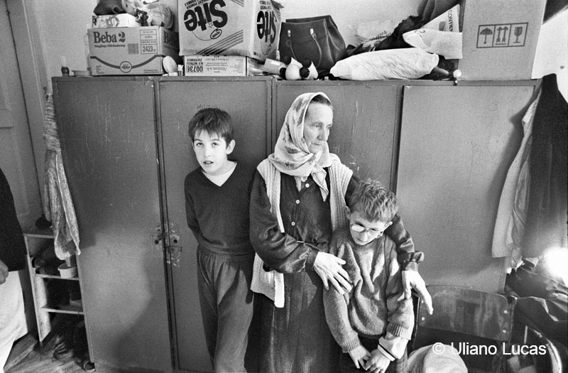 Profughi di religione musulmana nella Casa dello studente, Mostar (Bosnia-Erzegovina), dicembre 1992 - gennaio 1993