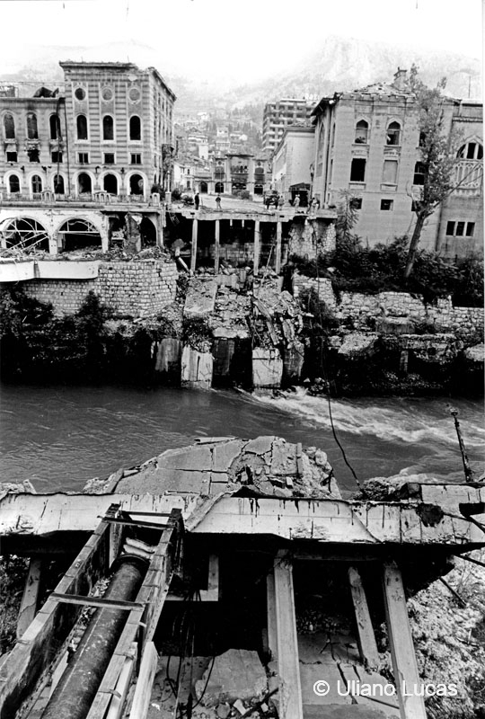 Il ponte Tito sulla Neretva, Mostar (Bosnia-Erzegovina), dicembre 1992