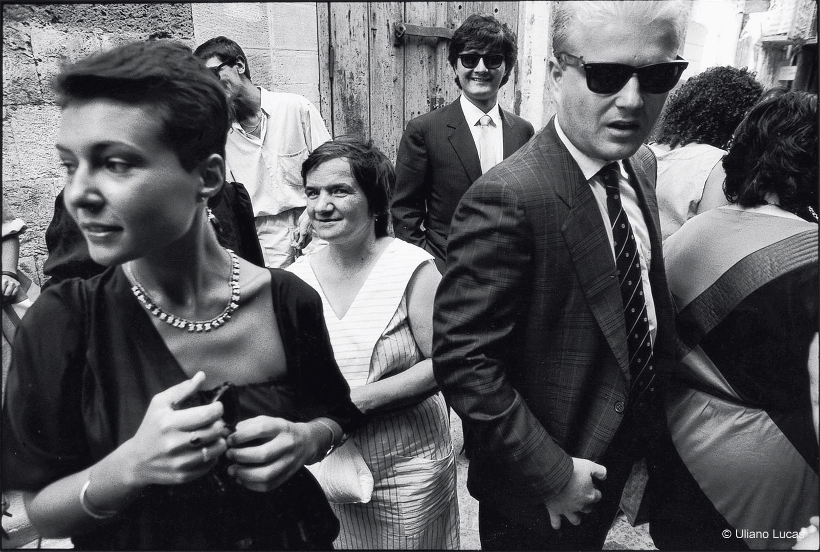 Ospiti della comunità alloggio di Bari Santo Spirito al matrimonio di una loro assistente sociale, 1985