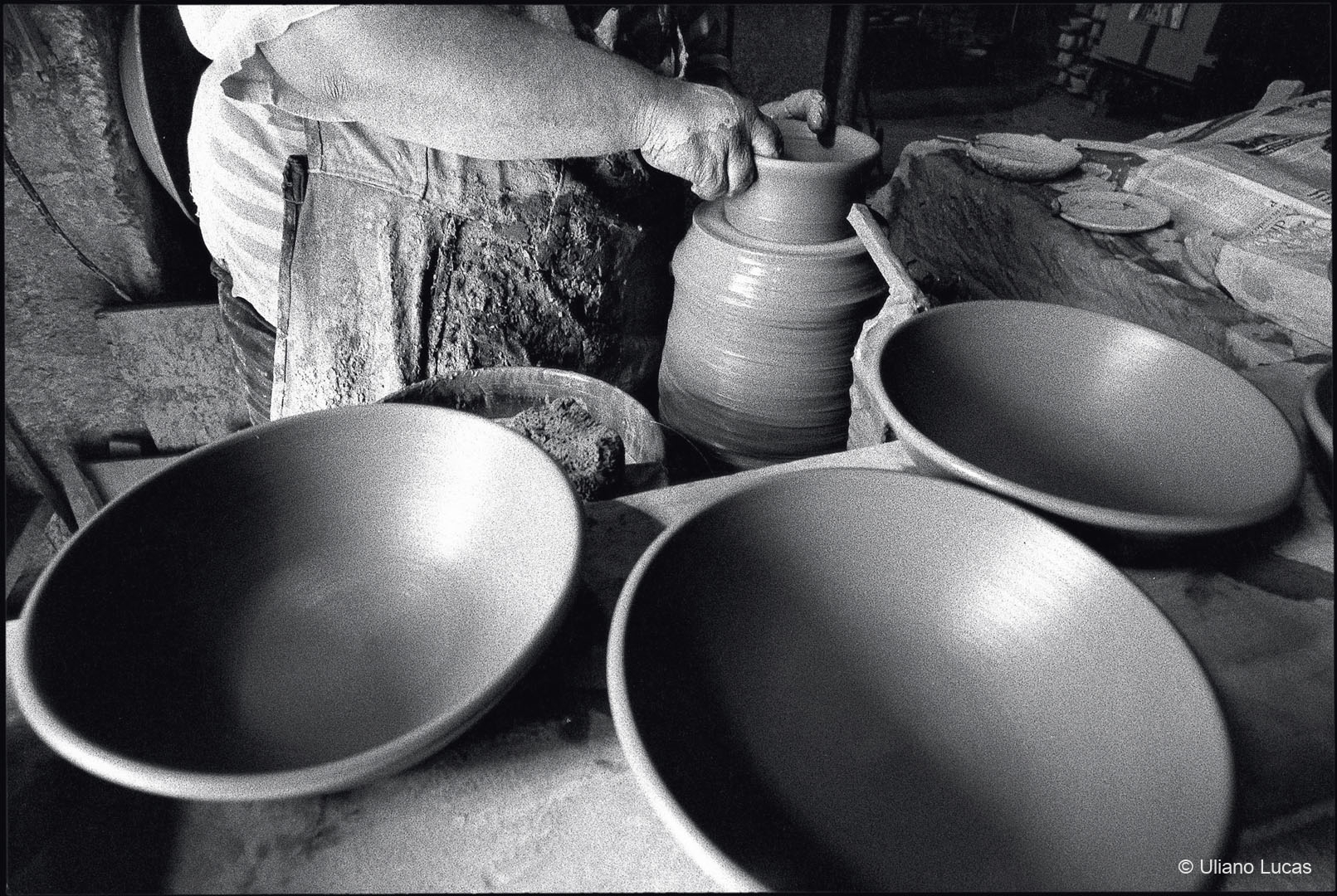 Laboratorio di ceramica a Grottaglie (Taranto), 1996 c.