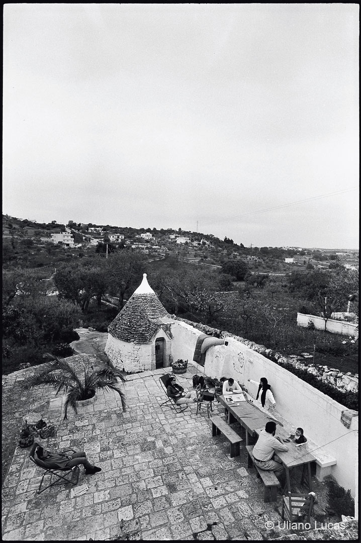 In un trullo nei pressi di Locorotondo, 1992 c.