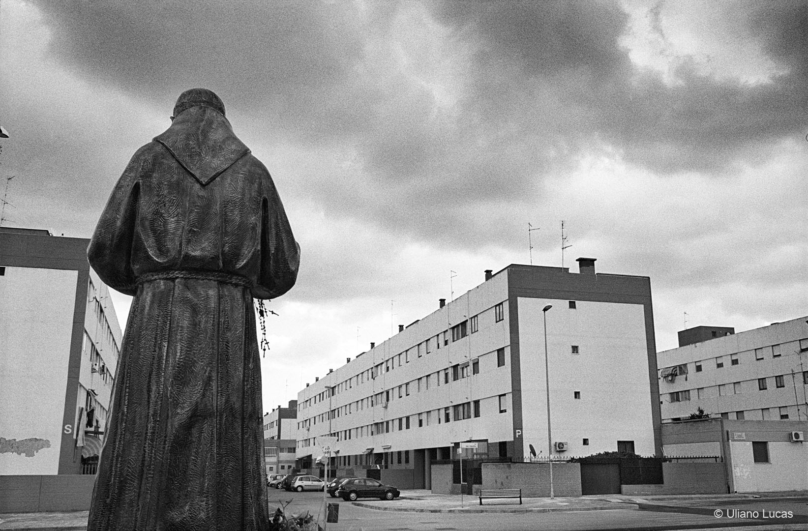 Statua di Padre Pio nel quartiere Enziteto, Bari, 2011