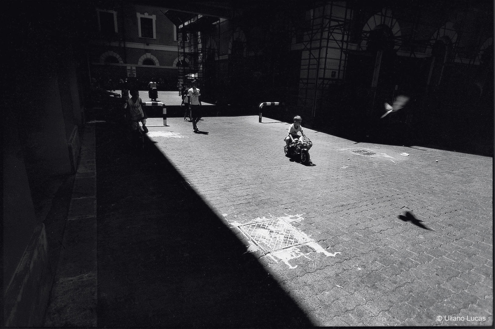 In un cortile dell'ex Manifattura Tabacchi, Quartiere Libertà, Bari, 2007