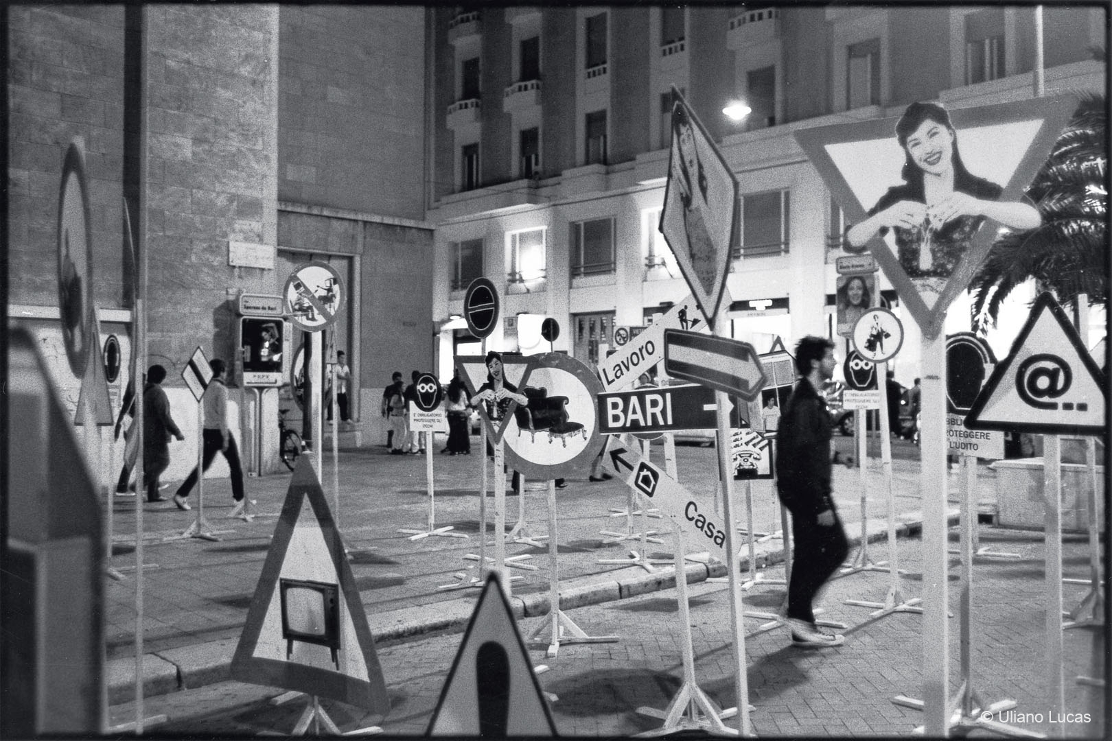 Istallazione d'arte in via Sparano, Bari, 2009