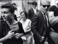 Ospiti della comunità alloggio di Bari Santo Spirito al matrimonio di una loro assistente sociale, 1985