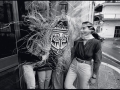 Corsisti e operatori del laboratorio Terrae, legato al Centro di salute mentale, con una maschera d'ispirazione africana, Crispiano (Taranto), 1997