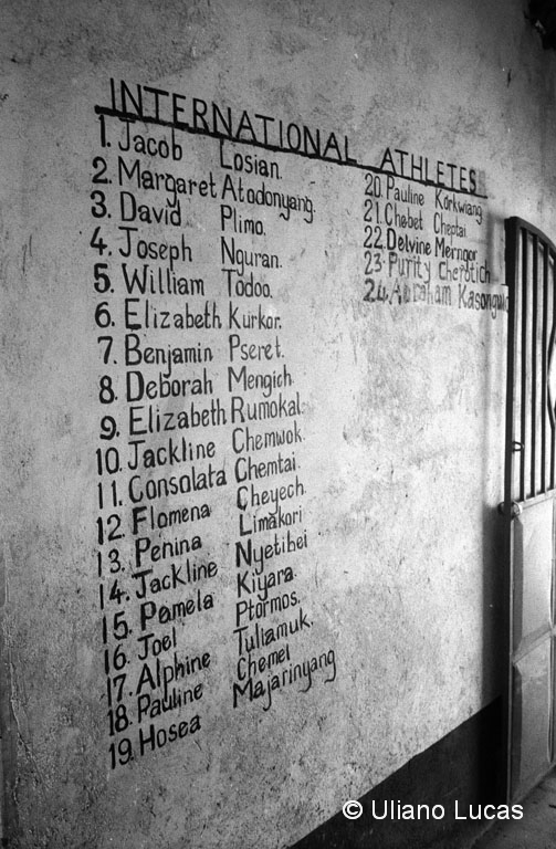 All'ingresso della scuola di Kaptabuk, l'elenco degli allievi che si sono distinti in diverse competizioni internazionali di maratona, Kenya, 2014
