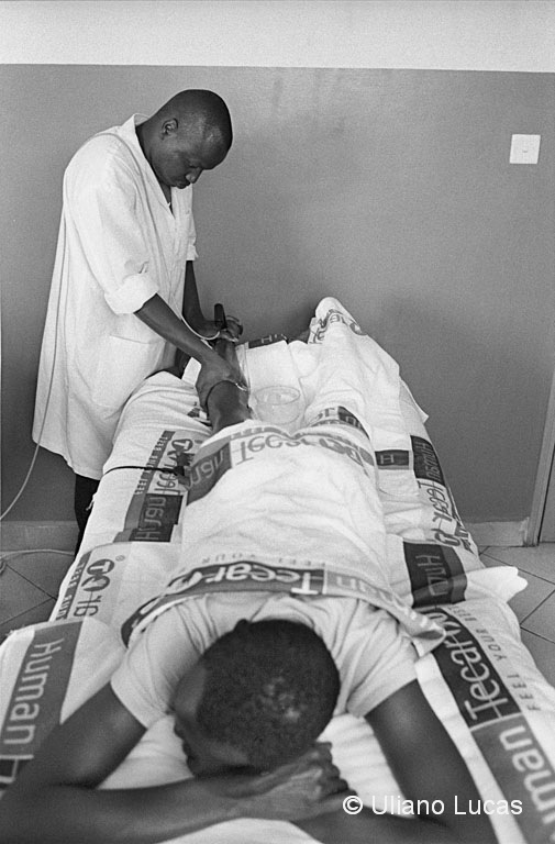Ambulatorio fisioterapico nel "training camp" di Kapsait, Kenya, 2014