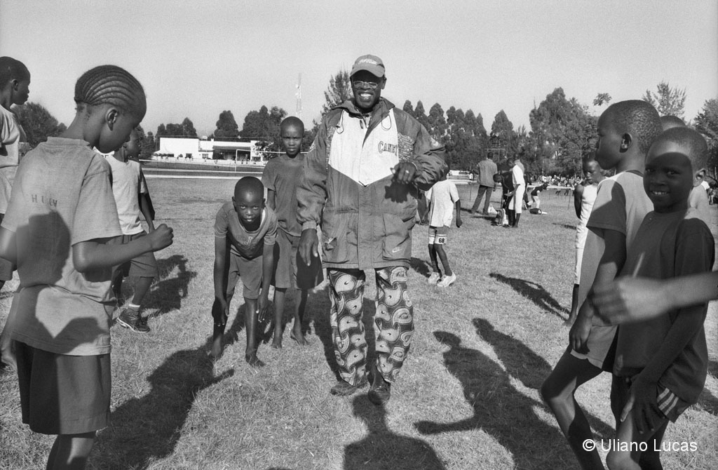 In attesa del "via", prima della corsa al campo sportivo, Eldoret (Kenya), 2014