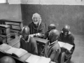 Il medico Gabriele Rosa nel complesso scolastico di Kapsabet, dove hanno studiato diversi futuri maratoneti, Kenya, 2014