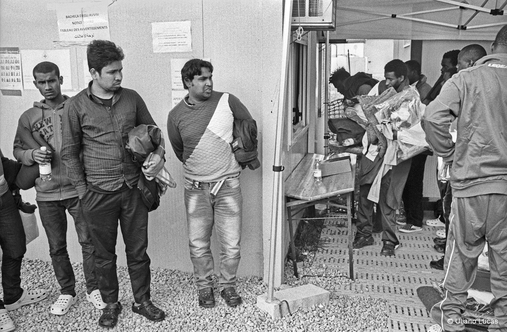 In La distribuzione del vestiario e degli oggetti per la pulizia personale nel Centro Fenoglio, Settimo, 2017