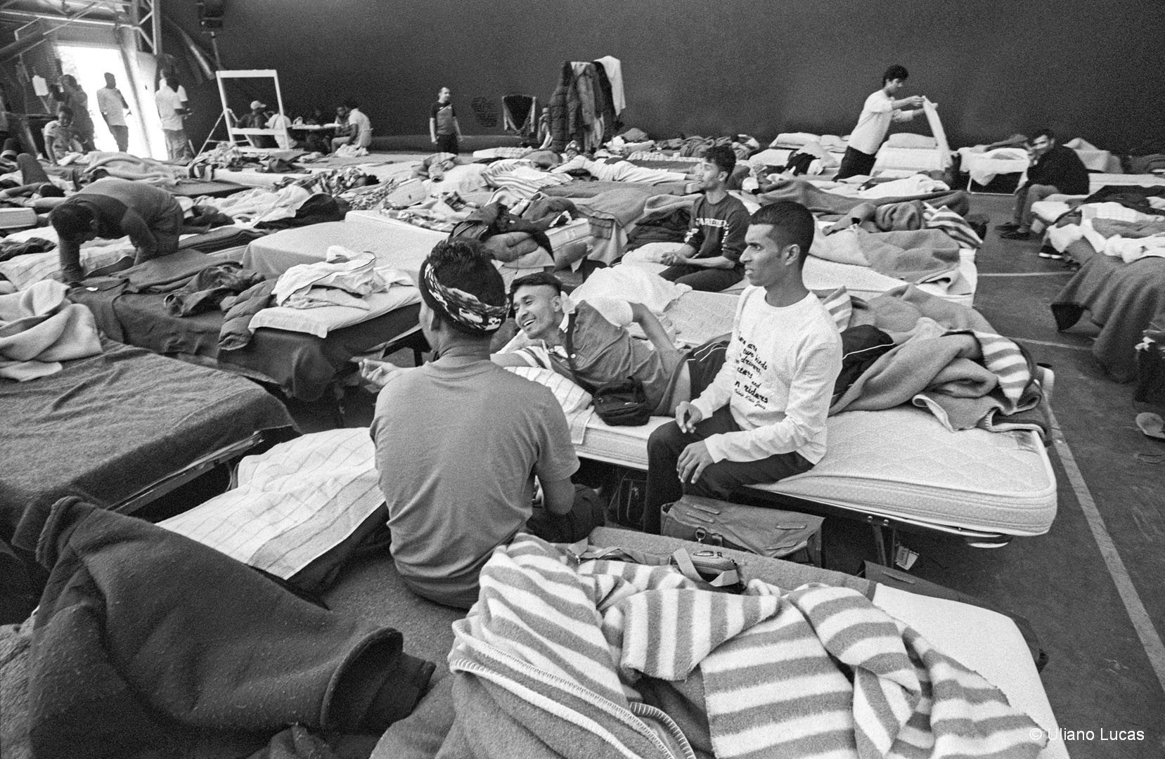 Il campo da calcio coperto trasformato in dormitorio nel Centro Fenoglio, Settimo, 2017