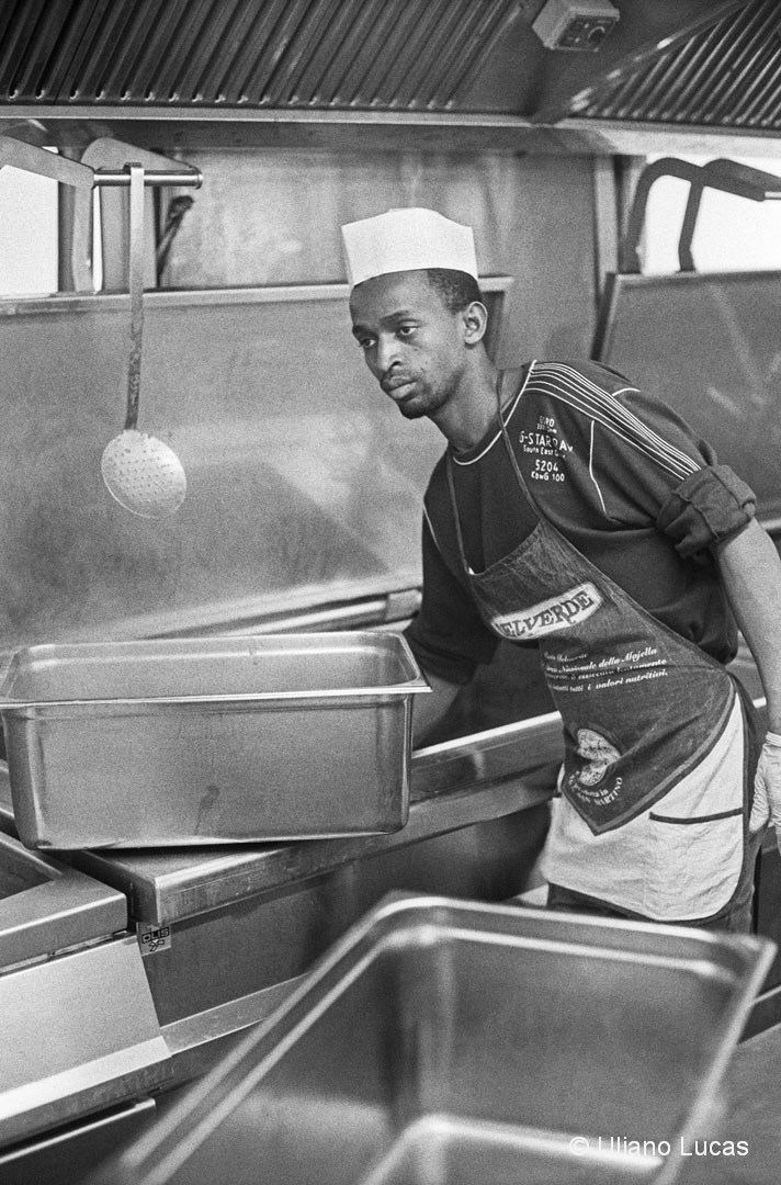La cucina della mensa per gli ospiti del Centro Fenoglio, Settimo, 2017